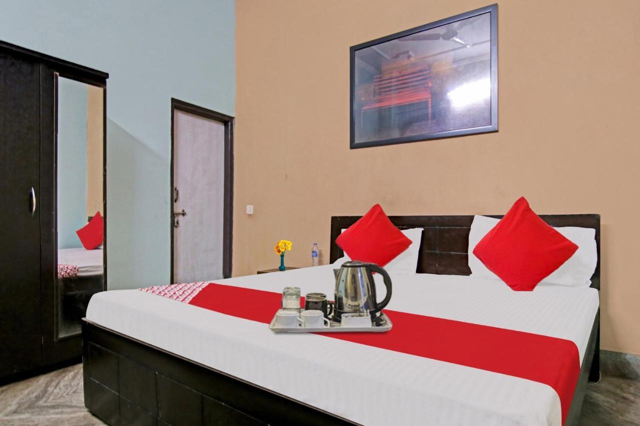 Flagship Hotel Decent Stay Near Pvr Vikaspuri Delhi นิวเดลี ภายนอก รูปภาพ