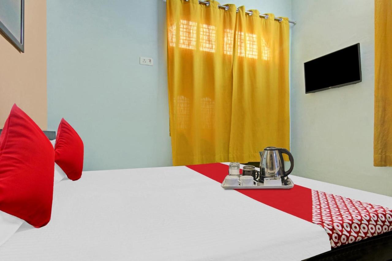 Flagship Hotel Decent Stay Near Pvr Vikaspuri Delhi นิวเดลี ภายนอก รูปภาพ