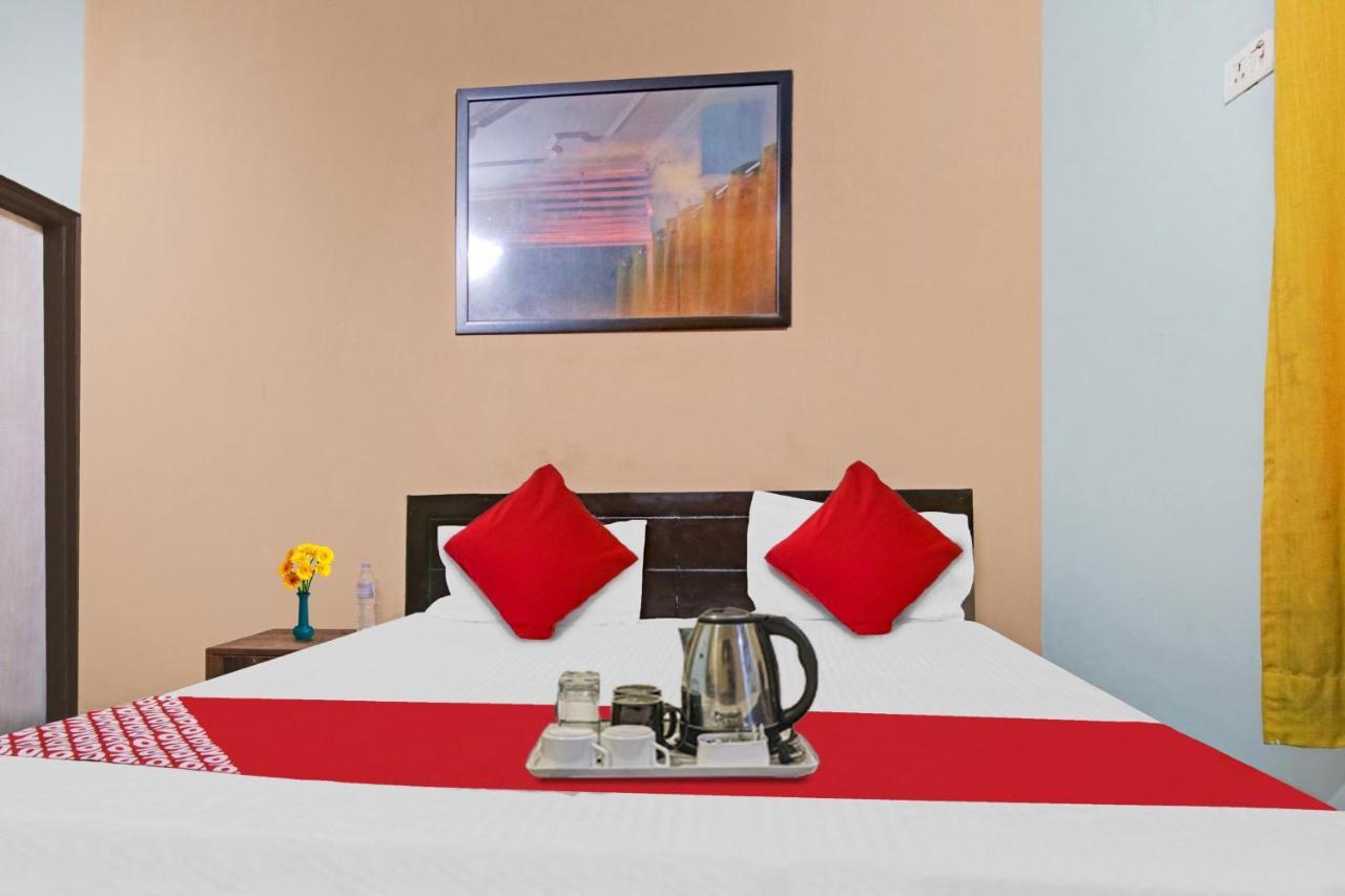 Flagship Hotel Decent Stay Near Pvr Vikaspuri Delhi นิวเดลี ภายนอก รูปภาพ