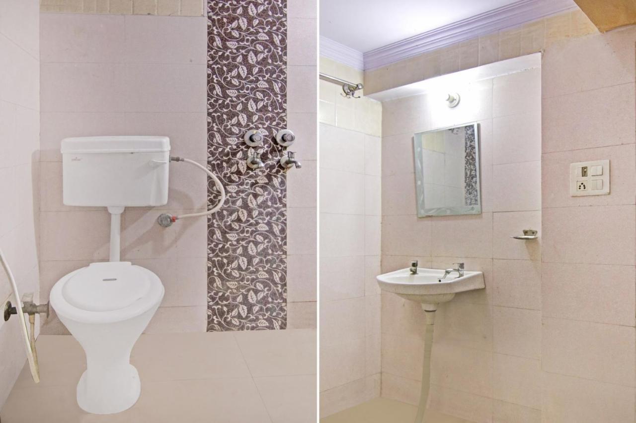 Flagship Hotel Decent Stay Near Pvr Vikaspuri Delhi นิวเดลี ภายนอก รูปภาพ