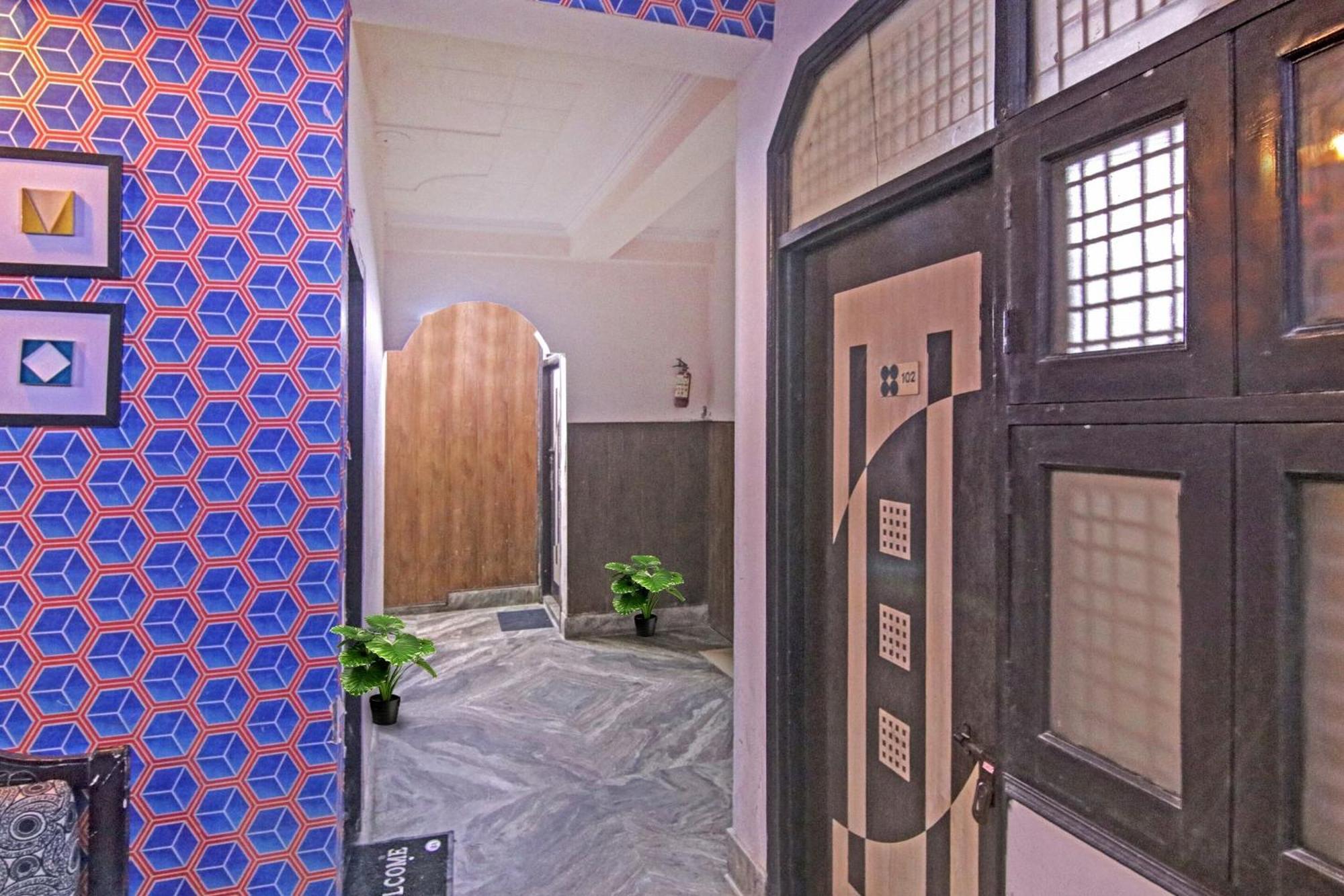Flagship Hotel Decent Stay Near Pvr Vikaspuri Delhi นิวเดลี ภายนอก รูปภาพ