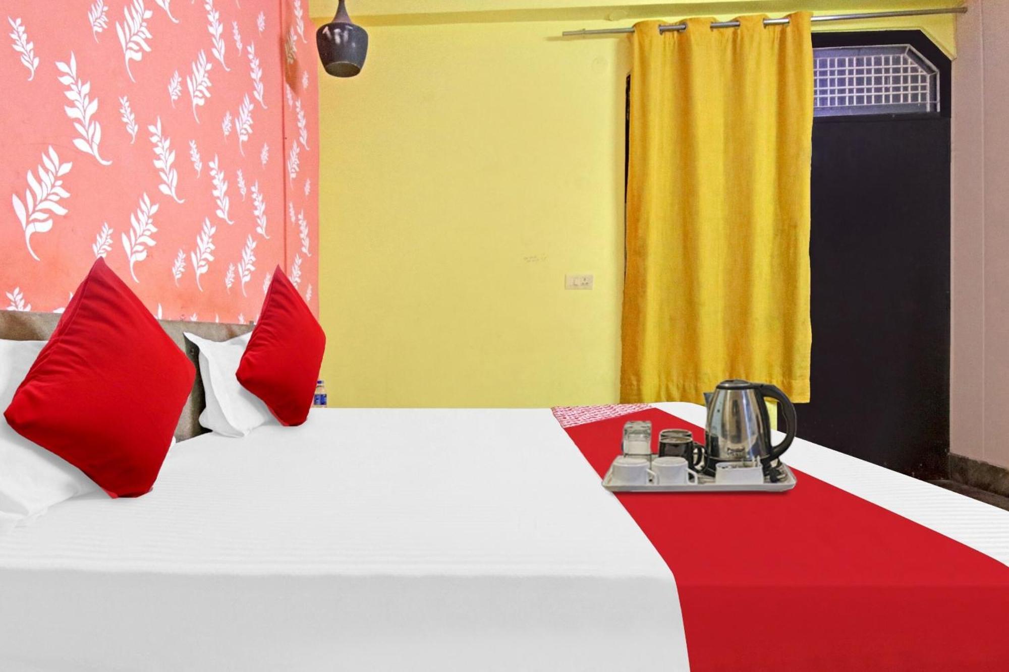 Flagship Hotel Decent Stay Near Pvr Vikaspuri Delhi นิวเดลี ภายนอก รูปภาพ