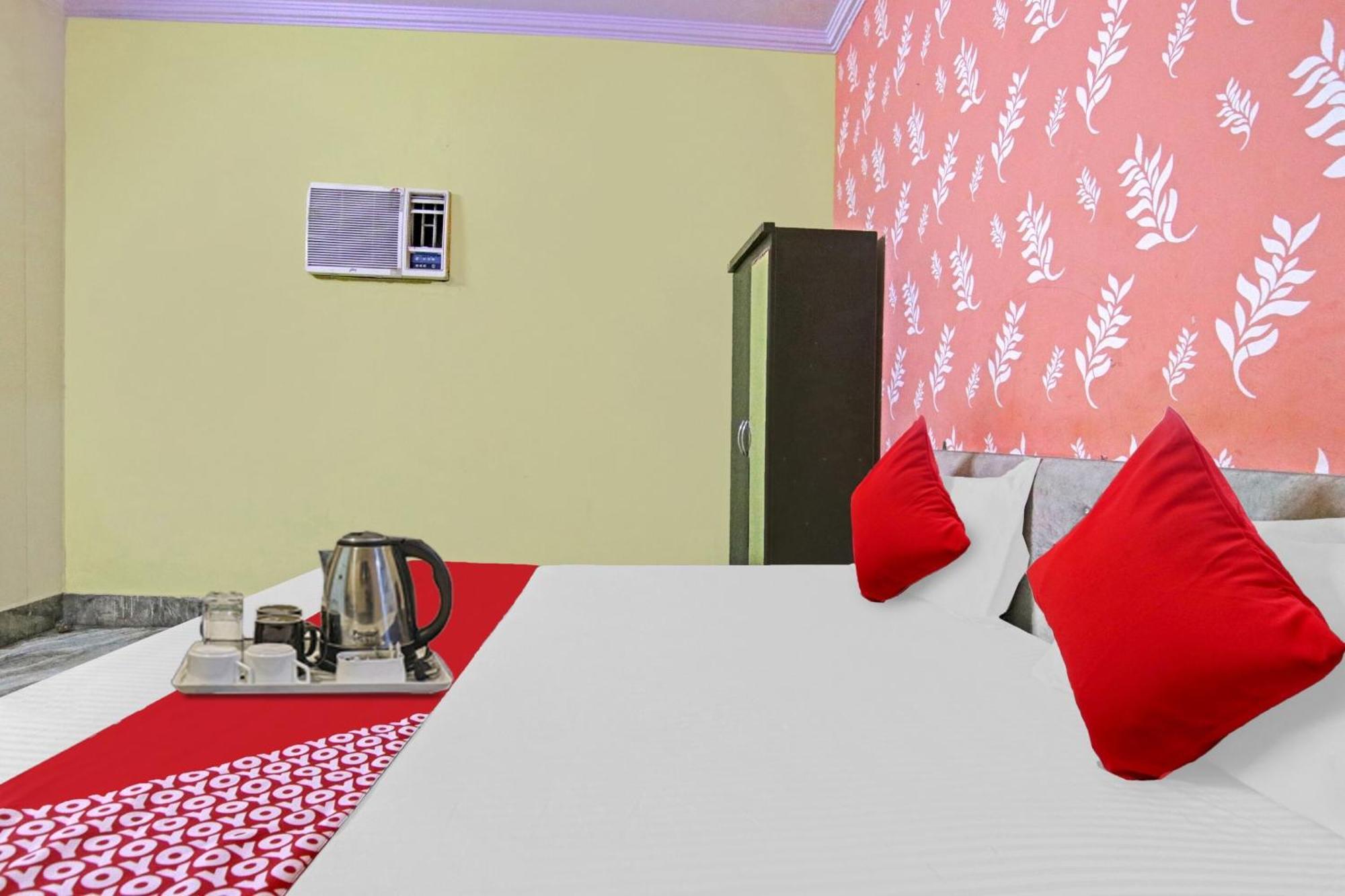 Flagship Hotel Decent Stay Near Pvr Vikaspuri Delhi นิวเดลี ภายนอก รูปภาพ