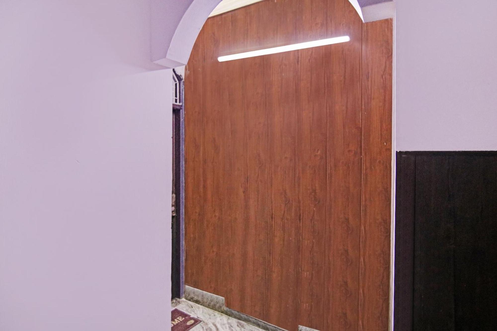 Flagship Hotel Decent Stay Near Pvr Vikaspuri Delhi นิวเดลี ภายนอก รูปภาพ
