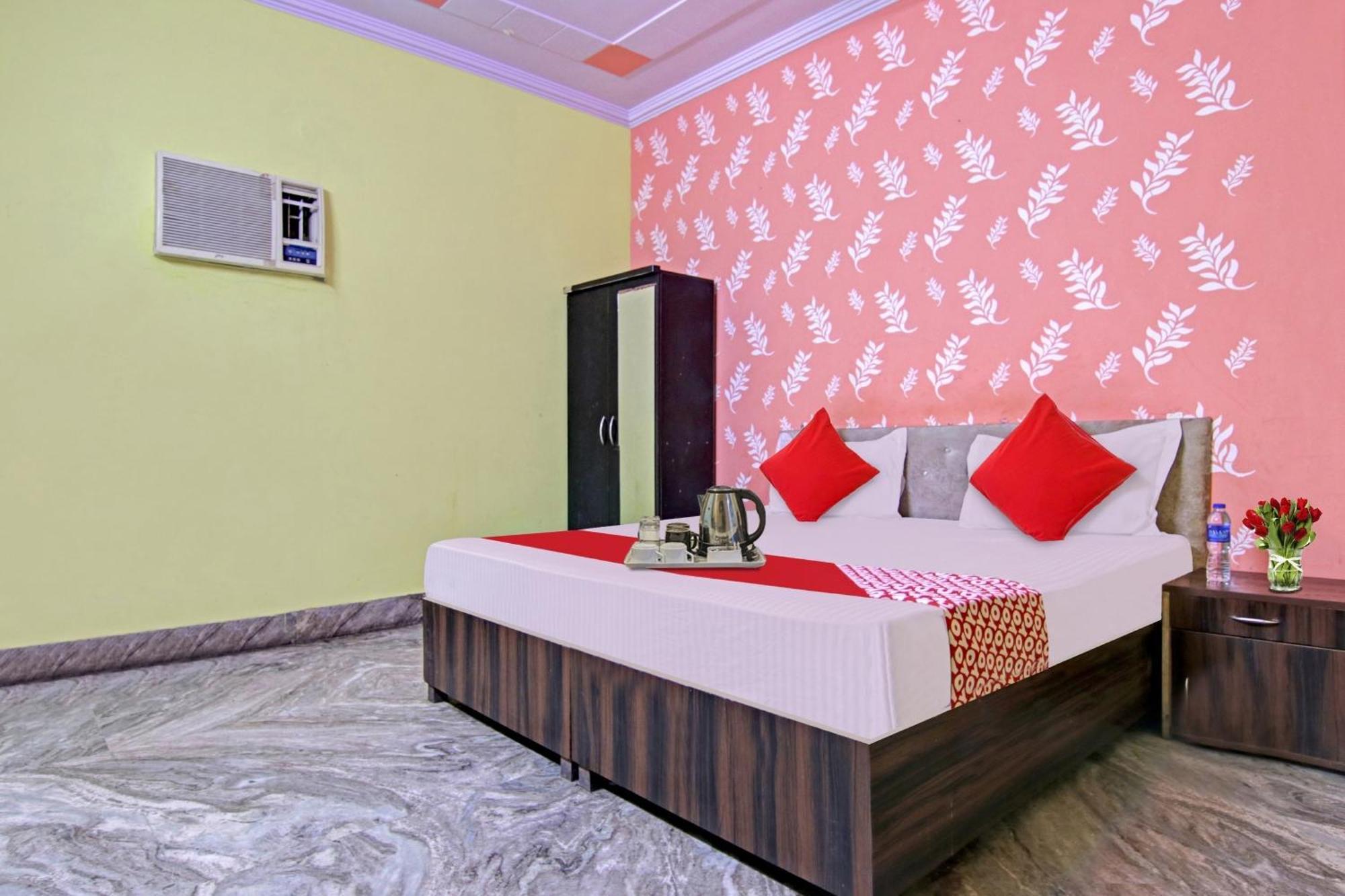 Flagship Hotel Decent Stay Near Pvr Vikaspuri Delhi นิวเดลี ภายนอก รูปภาพ